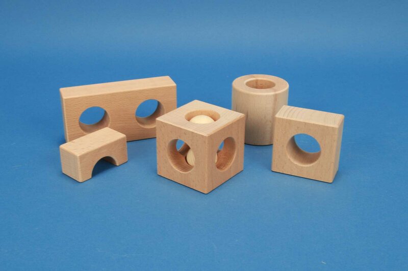 cubes en bois percé